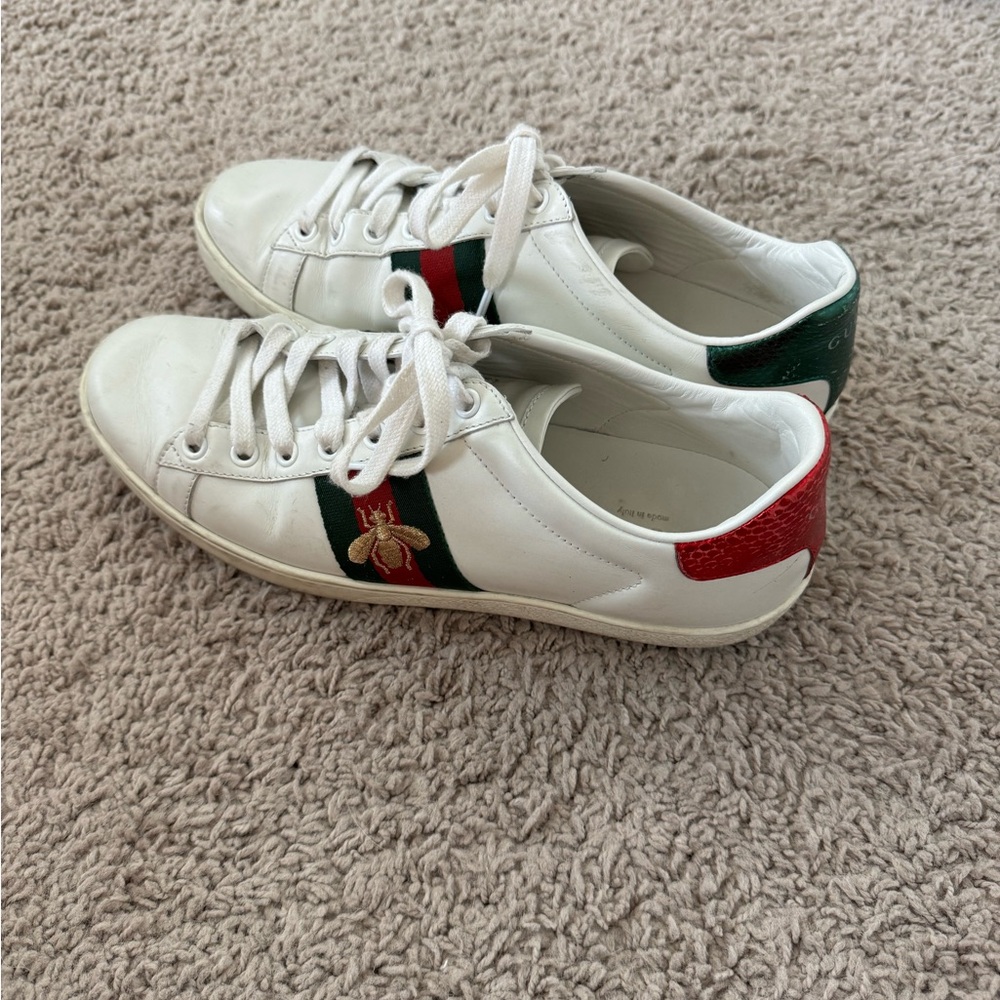 women’s gucci ace sneaker with bee size 9